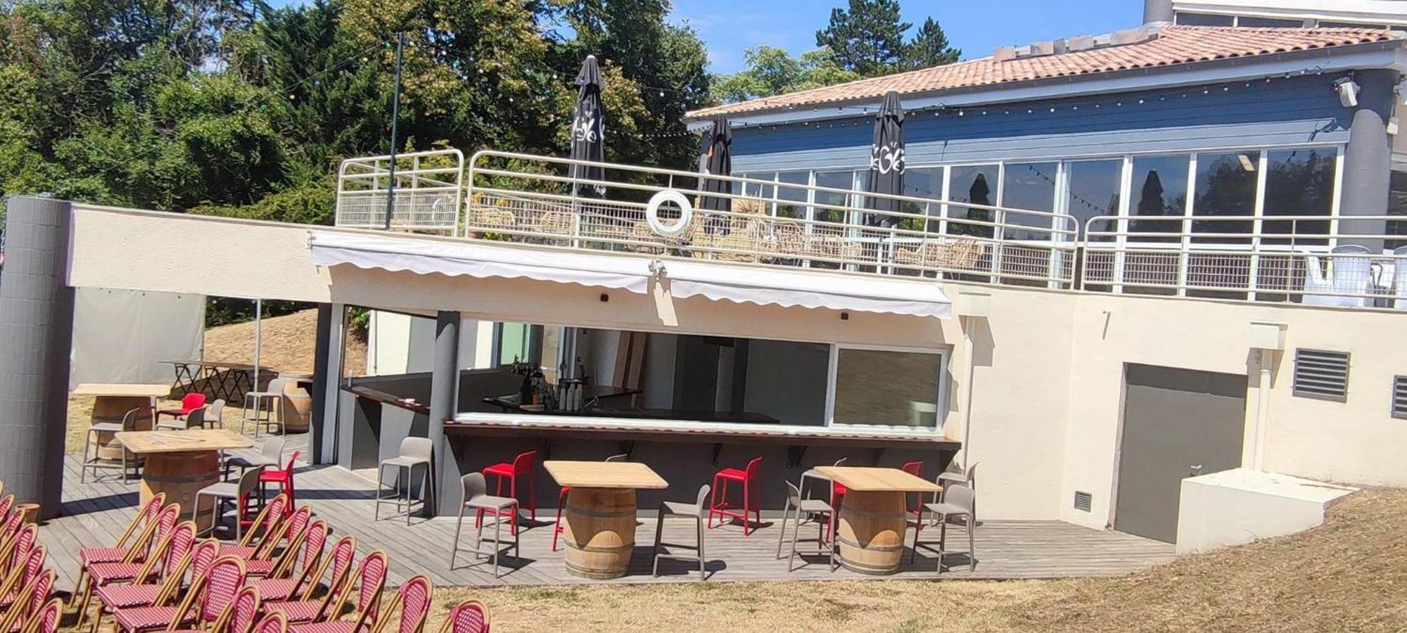 Hotel Restaurant La Dame Du Lac Monflanquin Bagian luar foto